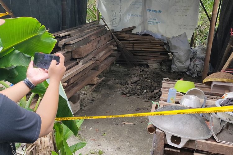 Lokasi temuan mayat bayi terkubur di halaman rumah warga pada Pedukuhan Bandung, Kalurahan Donomulyo, Kapanewon Nanggulan, Kabupaten Kulon Progo, Daerah Istimewa Yogyakarta.