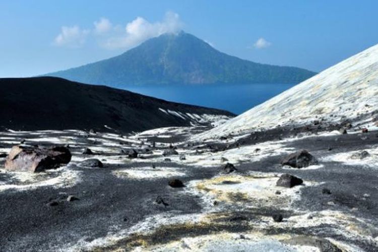 Gunung Krakatau.