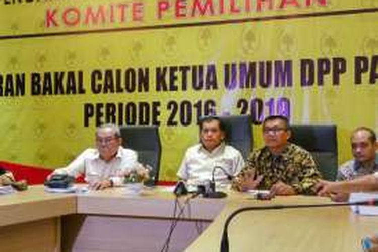 Konferensi Pers yang digelar panitia Musyawarah Nasional Luar Biasa Partai Golkar di DPP Partai Golkar, Rabu (13/4/2016).