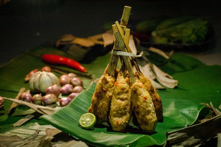 Sate pusut khas Lombok.