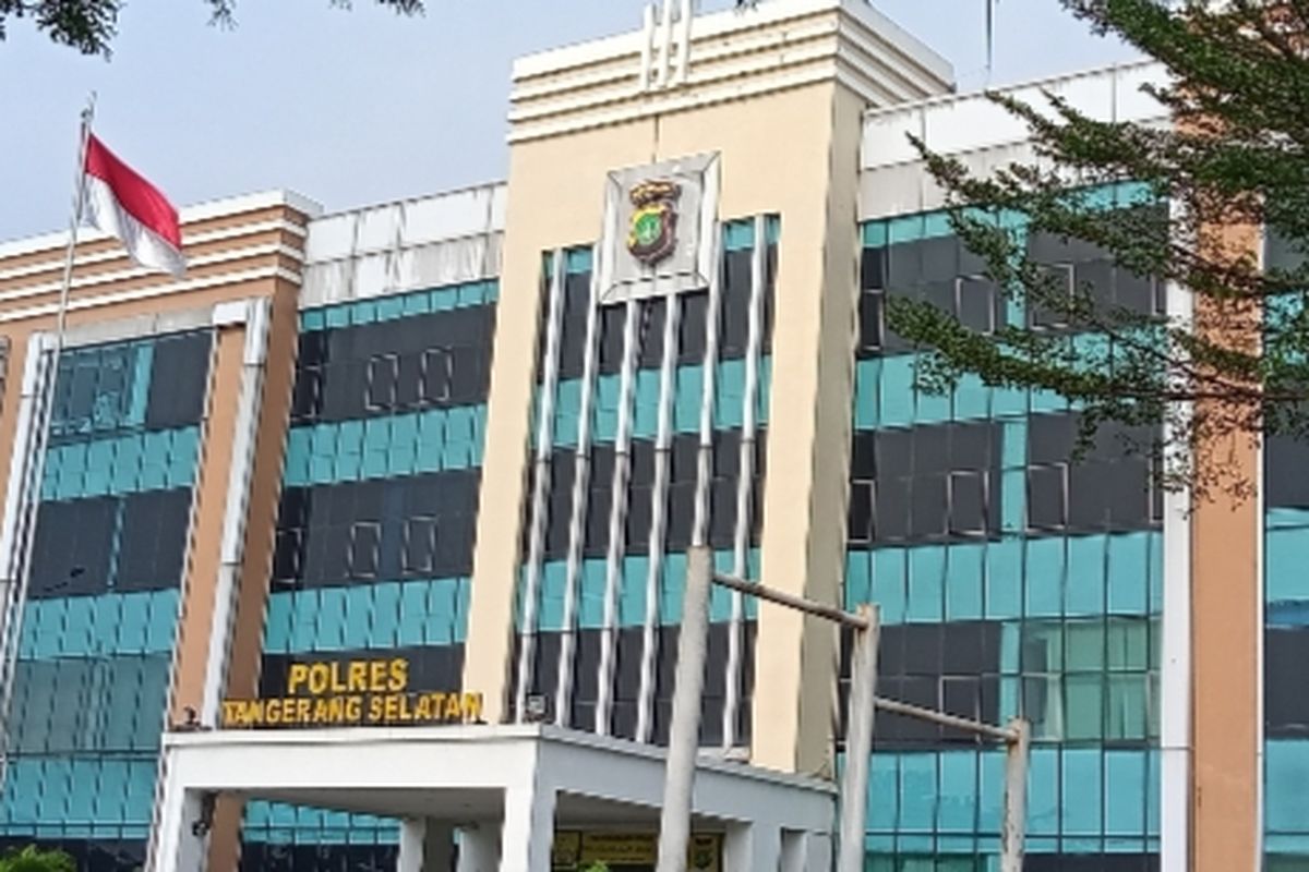 Gedung Polres Tangerang Selatan.