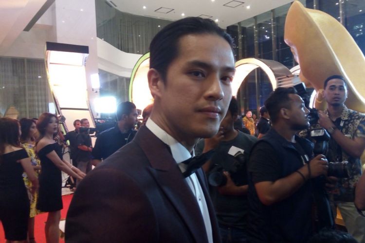 Morgan Oey dalam malam penghargaan Indonesian Movie Actors Awards 2017 yang digelar di Plenary Hall MNC News Center, Jakarta Pusat, Kamis (18/5/2017) malam.