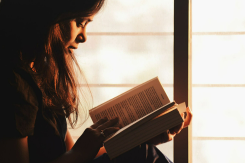 5 Manfaat Membaca Buku yang Wajib Anda Ketahui