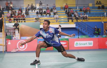 Tunggal putra Indonesia, Chico Aura Dwi Wardoyo, ketika menghadapi Kento Momota (Jepang) pada babak pertama atau 32 besar Kejuaraan Bulu Tangkis Asia 2022, Rabu (27/4/2022).
