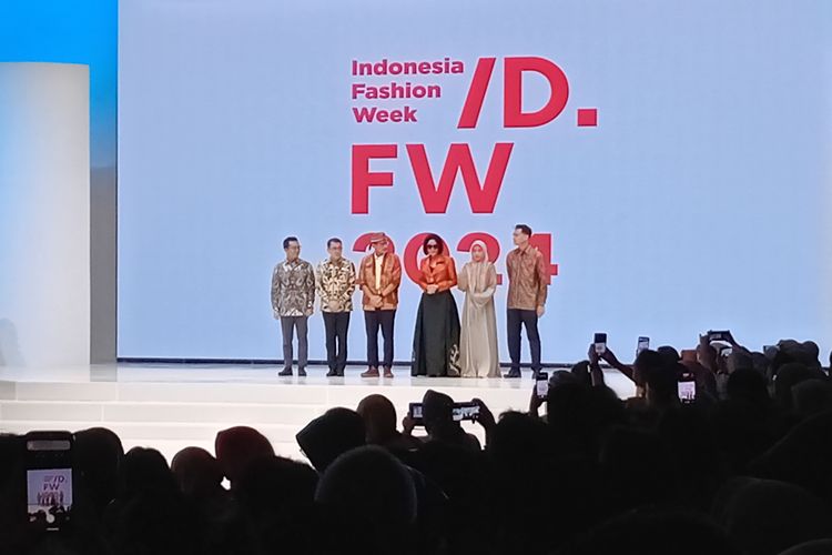 Acara pembukaan Indonesia Fashion Week (IFW) edisi ke-11 yang berlangsung di Plenary Hall Jakarta Convention Center (JCC), Senayan, Jakarta Pusat pada Rabu (27/3/2024).