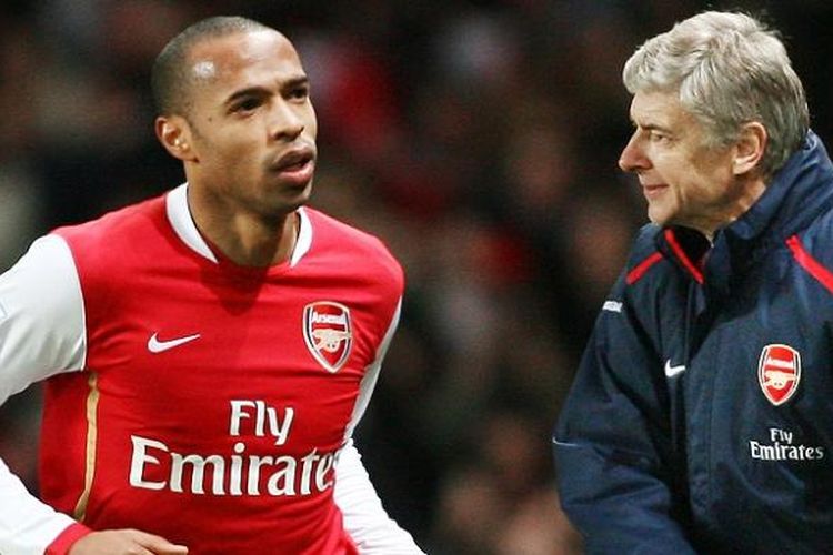 Thierry Henry (kiri) saat merayakan gol bersama Arsene Wenger pada laga antara Arsenal dan Manchester United di Stadion Emirates, 21 Januari 2007.