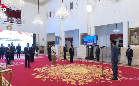 Jokowi Confers Honorary Medals to Hundreds of Fallen Medical Frontliners