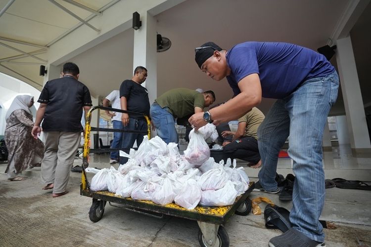 Pembagian daging kurban oleh PGN Group diharapkan bisa menghadirkan kebahagiaan dan menjadi berkah untuk semua. 