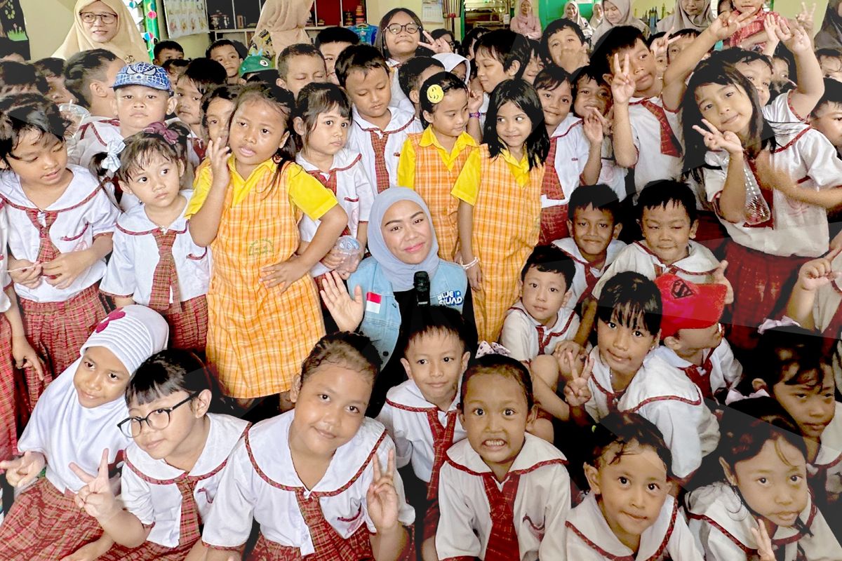 Wakil Ketua Dewan Perwakilan Rakyat Daerah (DPRD) Daerah Khusus Ibu Kota (DKI) Jakarta Zita Anjani meminta tenaga pendidik teladani Positive Education.