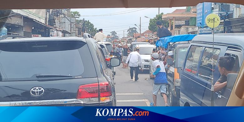 Terjebak Macet di Banten, Prabowo Kibarkan Bendera Palestina dan Lempar Cokelat-Baju dari Mobil