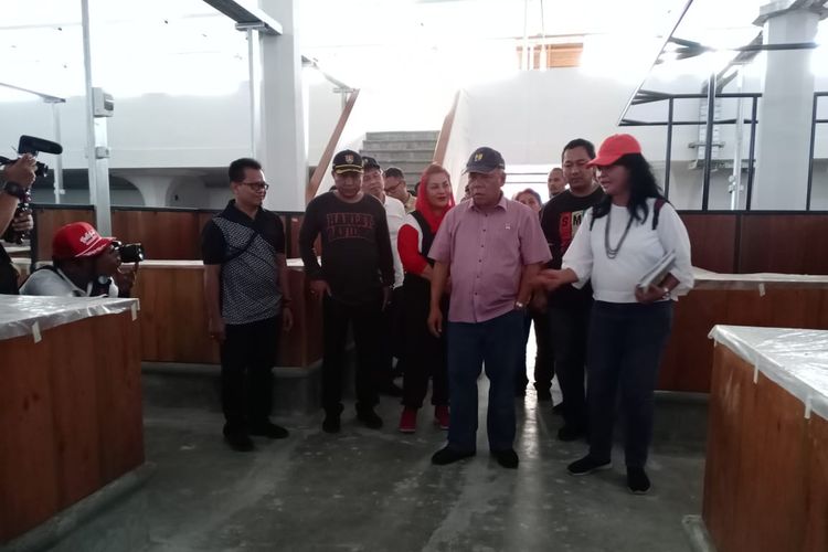 Menteri Pekerjaan Umum dan Perumahan Rakyat (PUPR) Basuki Hadimuljono meninjau Pasar Johar di Semarang, Minggu (29/12/2019).