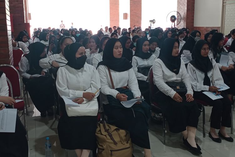 Para peserta ujian Seleksi Kompetensi Dasar (SKD) CASN 2023 di Gedung Islamic Center Malang, Kota Malang, Jawa Timur pada Senin (13/11/2023).