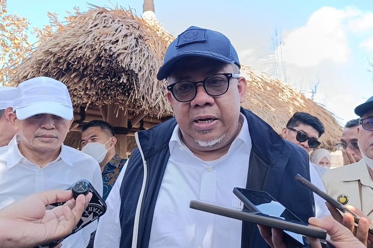Wamen Fahri Hamzah: Restorasi Desa Adat Sade Harus Pertahankan Bentuk Asli