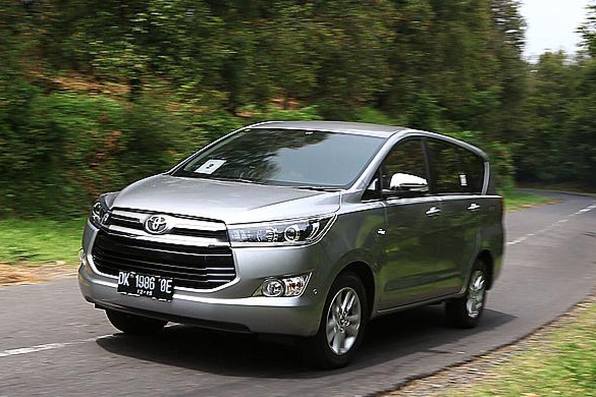 Toyota Kijang Innova saat di tes di Bali (3 -5 Desember 2015)