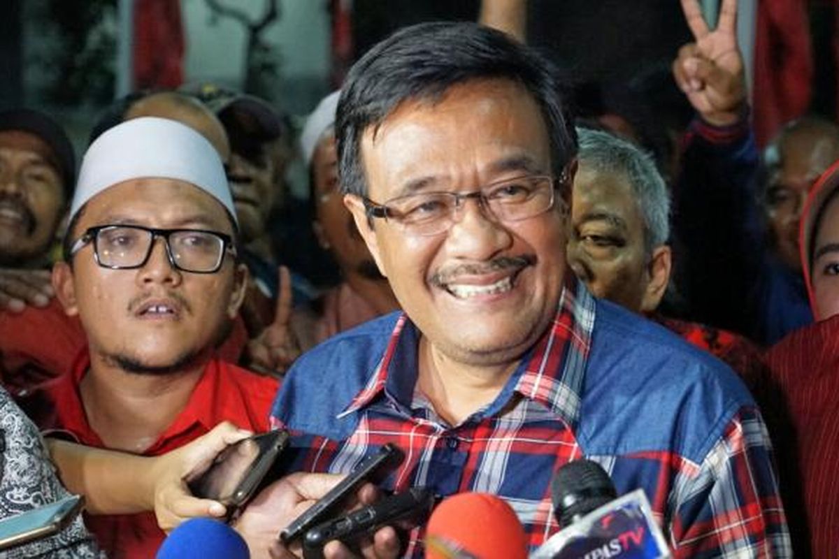 Calon Wakil Gubernur DKI Jakarta Djarot Saiful Hidayat menghadiri pagelaran wayang kulit dalam peringatan HUT ke-44 PDI-P, di Kantor DPP PDI-P, Lenteng Agung, Jakarta Selatan, Sabtu (28/1/2017).