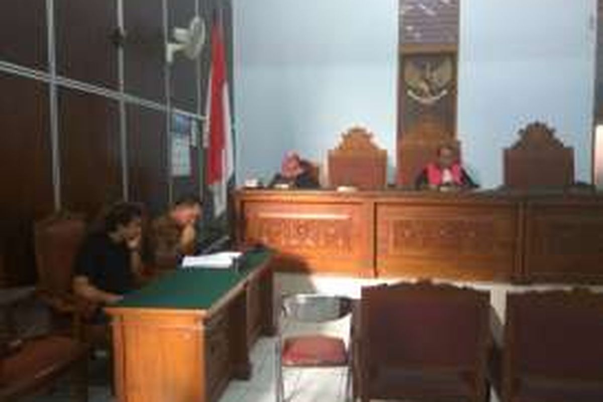 Sidang praperadilan kakak pedangdut Saipul Jamil, Syamsul Hidayatullah dan Panitera Pengadilan Negeri Jakarta Utara Rohadi siang ini, Jumat (19/8/2016), di Pengadilan Negeri Jakarta Selatan.