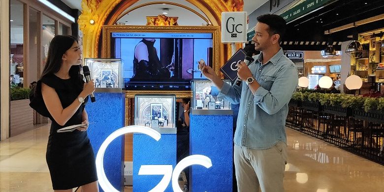 Marketing Communication Manager Gc Watches Indonesia, Ian Syarief (kanan) memberikan presentasi koleksi terbaru Gc Watches.