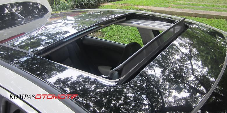 Atap panoramik dan sunroof jadi kelengkapan penunjang gengsi konsumen