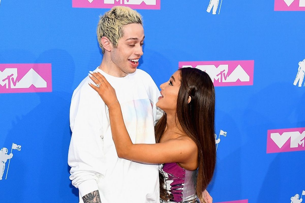 Pasangan Pete Davidson dan Ariana Grande menghadiri 2018 MTV Video Music Awards di Radio City Music Hall di New York City, pada 20 Agustus 2018.