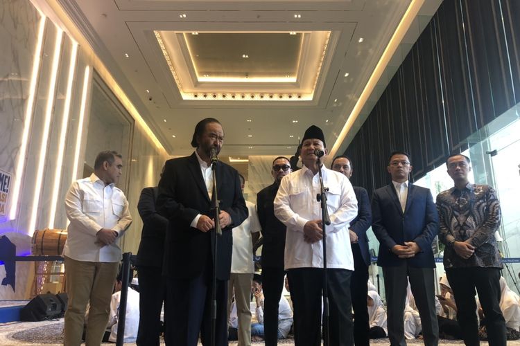 Ketua Umum Partai Nasdem Surya Paloh dan Ketua Umum Partai Gerindra Prabowo Subianto di Nasdem Tower, Gondangdia, Menteng, Jakarta, Jumat (22/3/2024). 