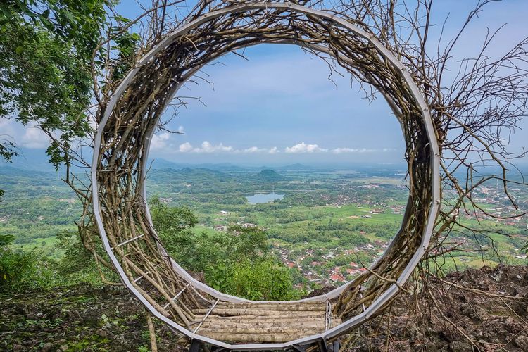 Spot Panorama di Gunung Gandul Hilltop Wonogiri.