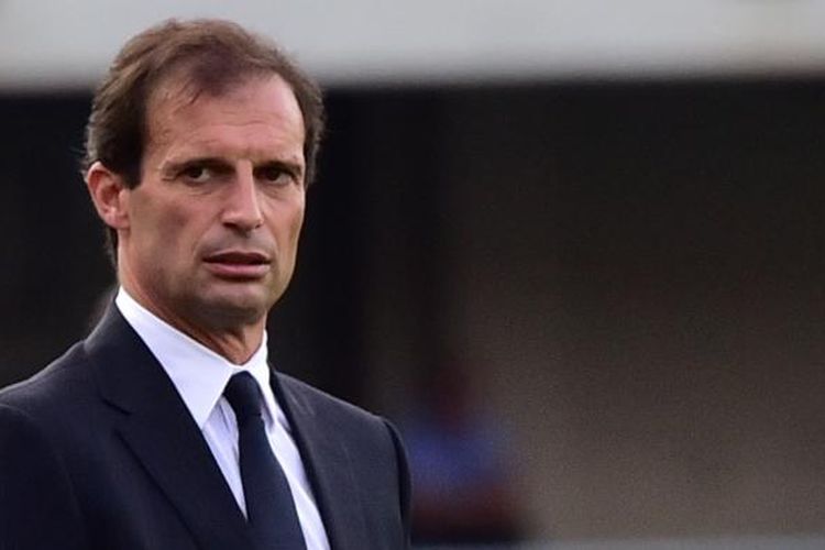 Salah satu ekspresi pelatih Juventus, Massimiliano Allegri, ketika menyaksikan laga Serie-A antara timnya dan Chievo, di MarcAntonio Bentegodi, Verona, Sabtu (30/8/2014).