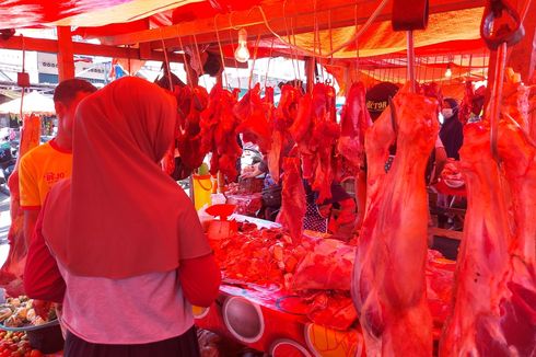 Pedagang di Bengkulu Keluhkan Turunnya Penjualan Daging Sapi dan Ayam