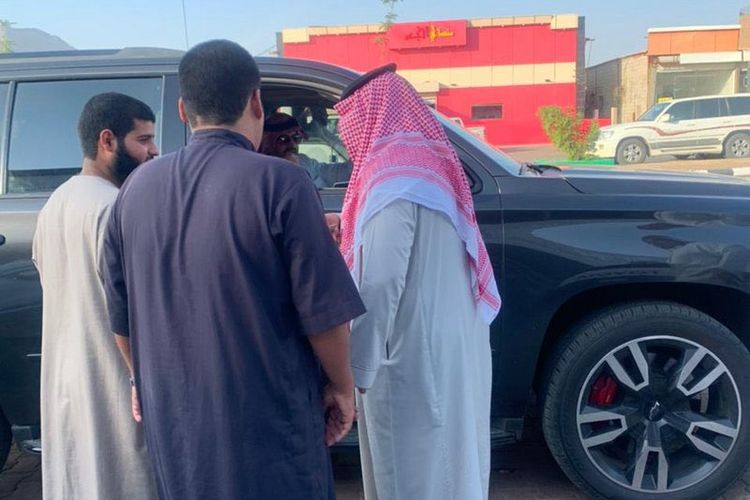 Seorang pangeran Arab Saudi, Turki bin Talal Al Saudi, menghadiadu seorang pria mobil baru karena kendaraan pria tersebut mogok di jalan.