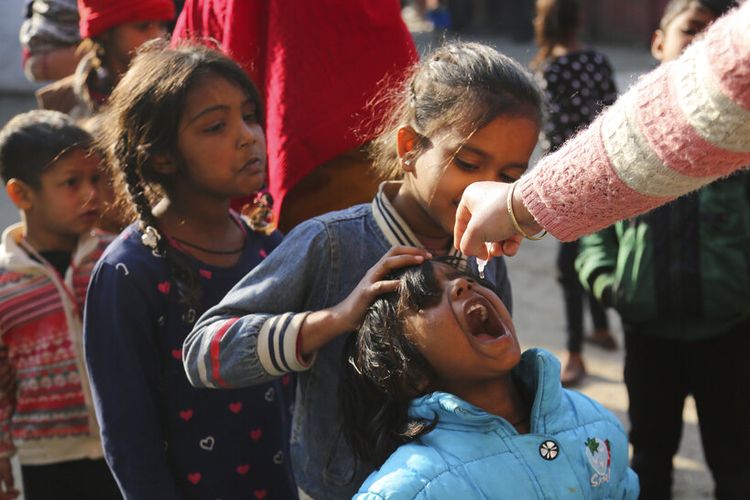 Insiden itu terjadi saat India tengah menjalankan program vaksinasi Polio Pulse Nasional pada Minggu (31/1/2021). 
