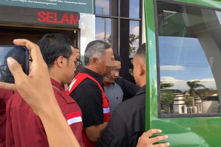 Kejaksaan Negeri Ponorogo, Jawa Timur mengungkap modus yang dilakukan SRN mantan Kades Sawoo, Kabupaten Ponorogo dalam dugaan kasus pungli segel tanah sebagai syarat PTSL.  