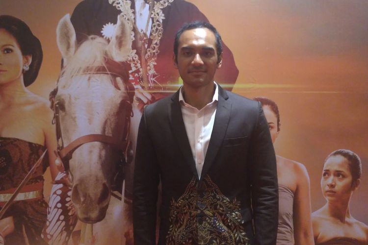 Ario Bayu saat hadiri pemutaran perdana film Sultan Agung: Tahta, Perjuangan, Cinta, di kawasan Kuningan, Jakarta Selatan, Minggu malam (12/8/2018).