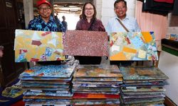 Daur Ulang Botol Tinta Jadi Meja Belajar, Upaya Kurangi Sampah Plastik