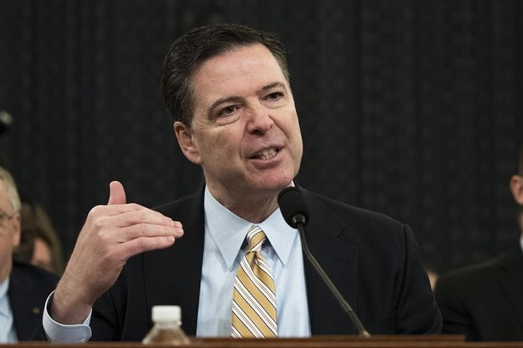 Direktur FBI James Comey saat memberikan keterangan di hadapan Kongres, Senin (20/3/2017).