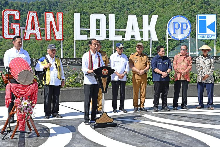 Presiden Joko Widodo saat meresmikan Bendungan Lolak di Kabupaten Bolaang Mongondow, Provinsi Sulawesi Utara, Jumat (23/2/2024)