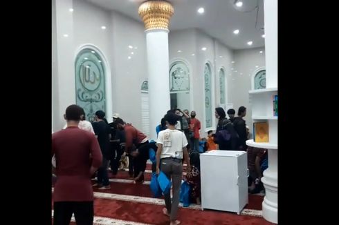 Beredar Video Pedemo Berlindung di Masjid Universitas Jambi, Banyak yang Pingsan Akibat Gas Air Mata