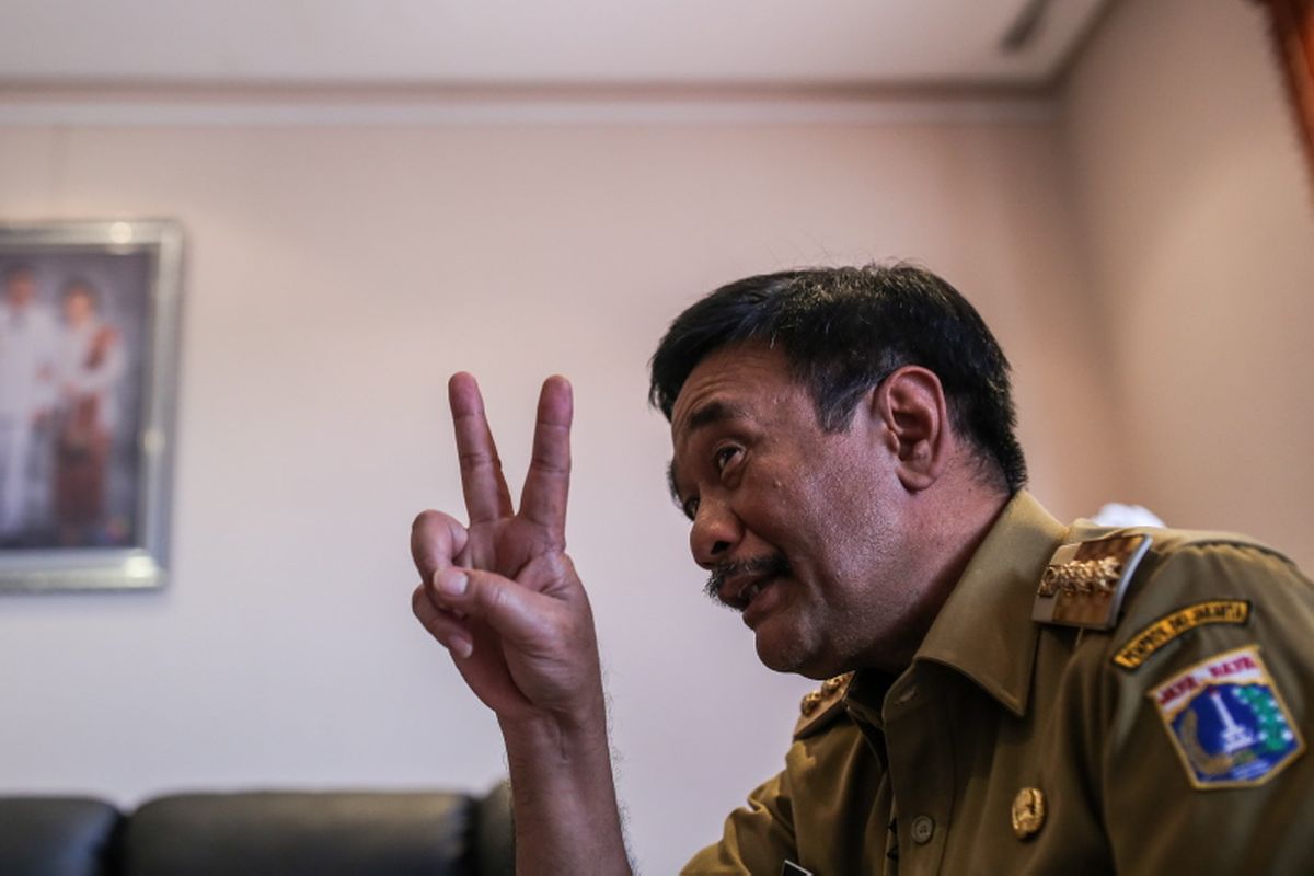 Gubernur DKI Jakarta Djarot Saiful Hidayat saat wawancara dengan kompas.com di Balai Kota DKI Jakarta, Jalan Medan Merdeka Selatan, Senin (4/9/2017).