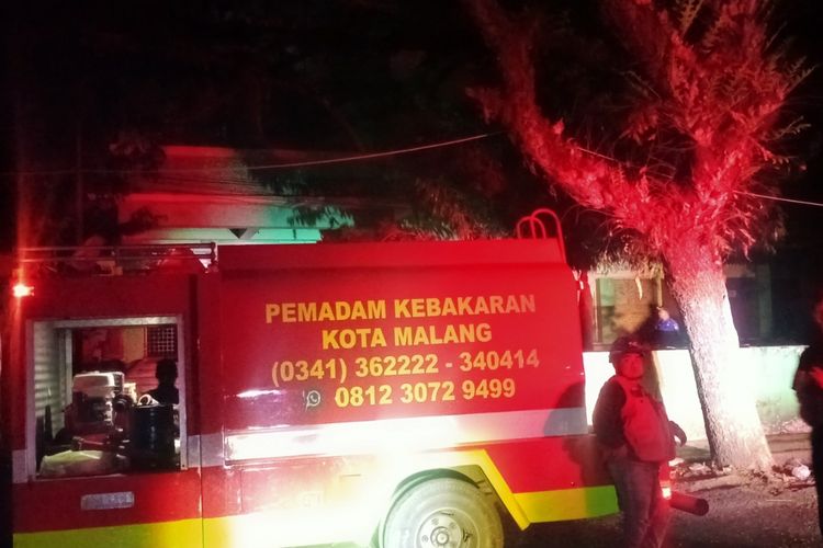 Kebakaran melanda Pasar Baru Barat di kawasan Comboran, Kota Malang, Jawa Timur pada Jumat (13/9/2024) sekitar pukul 18.00 WIB.  