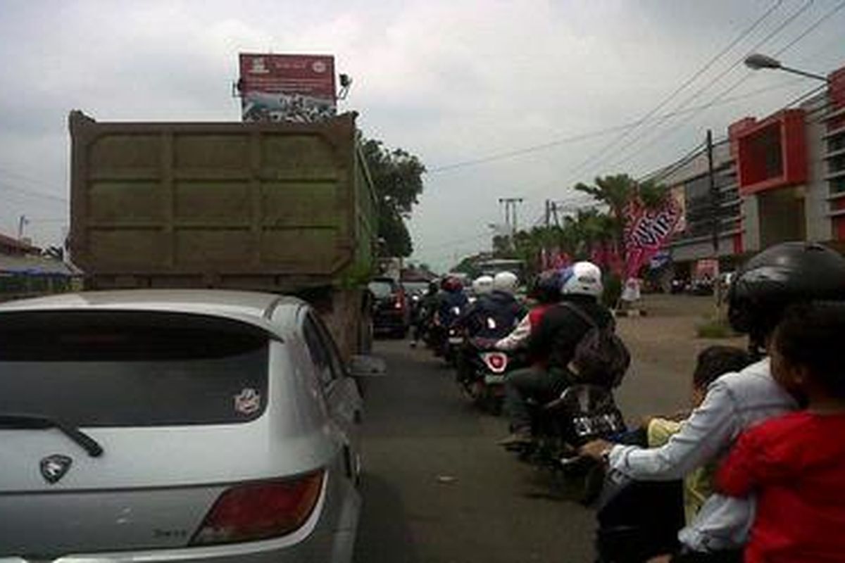 Kemacetan di Sekitar Pasar Parung Tidak Teratasi