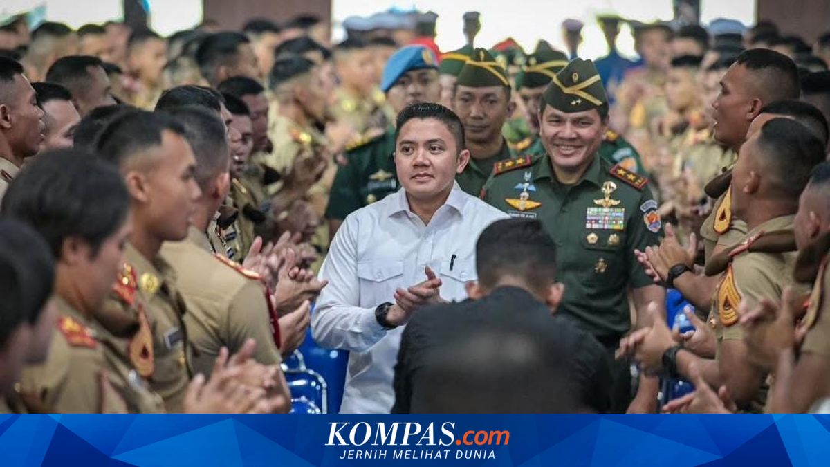 Seskab Teddy Beri Pembekalan ke 1.600 Taruna Akmil Selama 3 Jam