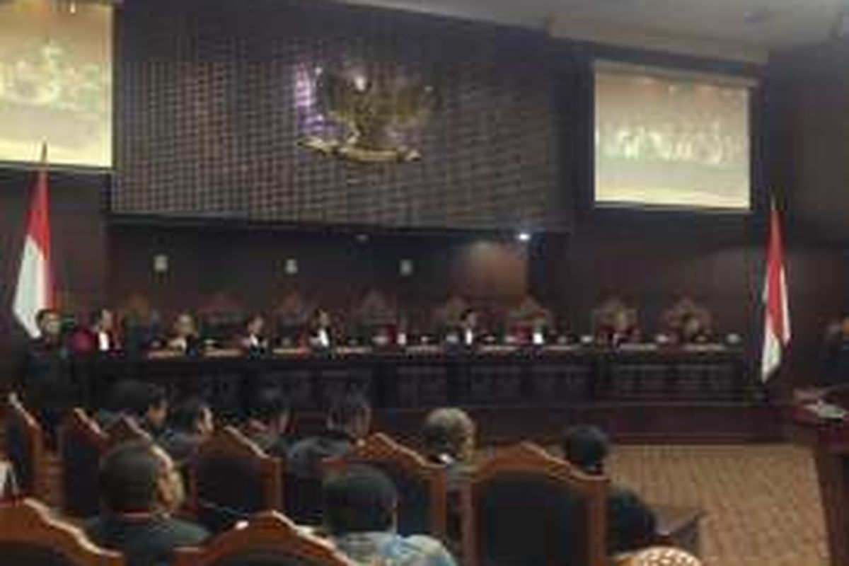 Situasi pembacaan sidang putusan atas uji materi terhadap UU Nomor 11 Tahun 2016 tentang Pengampunan Pajak atau Tax Amnesty di Mahkamah Konstitusi, Rabu (14/12/2016).