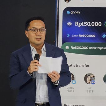 CEO GoTo Patrick Walujo hadir dalam acara peluncuran aplikasi GoPay mandiri di Jakarta Selatan, Rabu (26/7/2023).