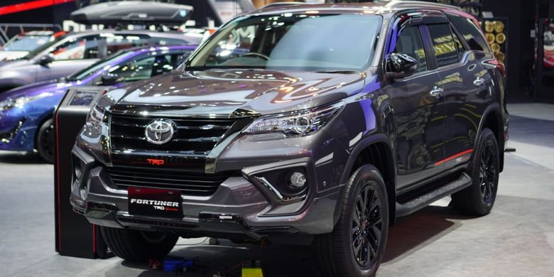 Wallpaper Fortuner Terbaru