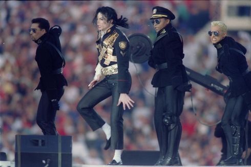 Dilelang, Sepatu Michael Jackson Saat Lakukan Manuver 