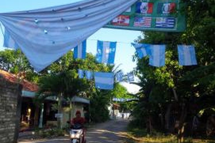 Desa Tentenan Timur, Kecamatan Larangan, Pamekasan, menjadi desa yang marak dalam menyambut Piala Dunia