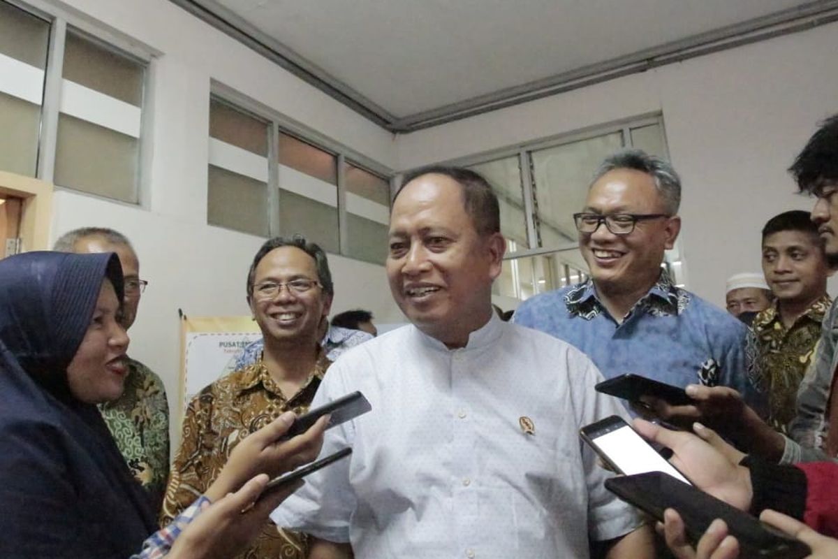 Menristekdikti usai konferensi pers Pengumuman PMDK-PN 2019 di Politeknik Negeri Semarang (16/4/2019).