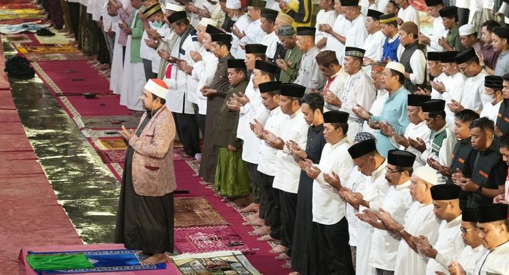 Ikuti Shalat Subuh Berjemaah, Walkot Makassar Minta Warga Hindari Intimidasi Jelang Pilkada