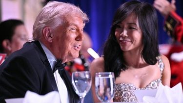 Duduk di Samping Trump Saat Penembakan, Ini Sosok Weijia Jiang dan Kesaksiannya