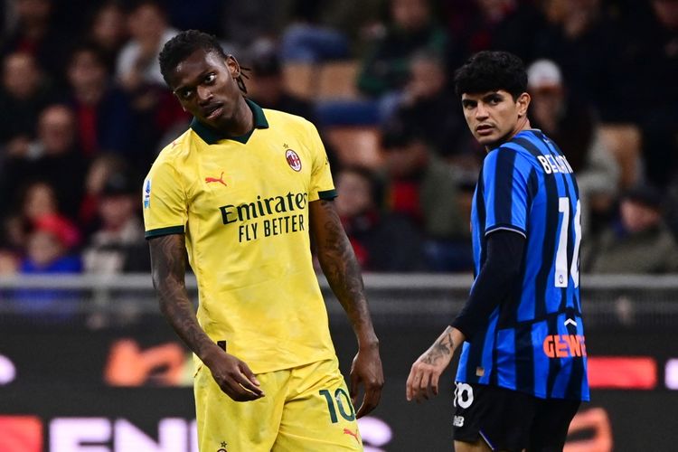 Penyerang AC Milan, Rafael Leao, bereaksi pada laga Serie A Italia antara AC Milan dan Atalanta Bergamo di Stadion San Siro di Milan pada 10 Mei 2026.
