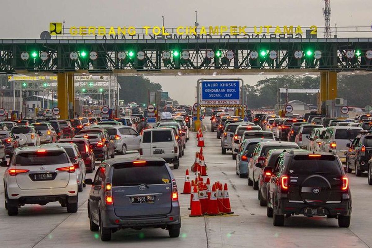 Kepadatan lalu lintas di Tol Cikampek