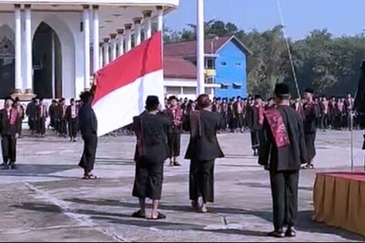Upacara HUT ke-80 RI di pesantren